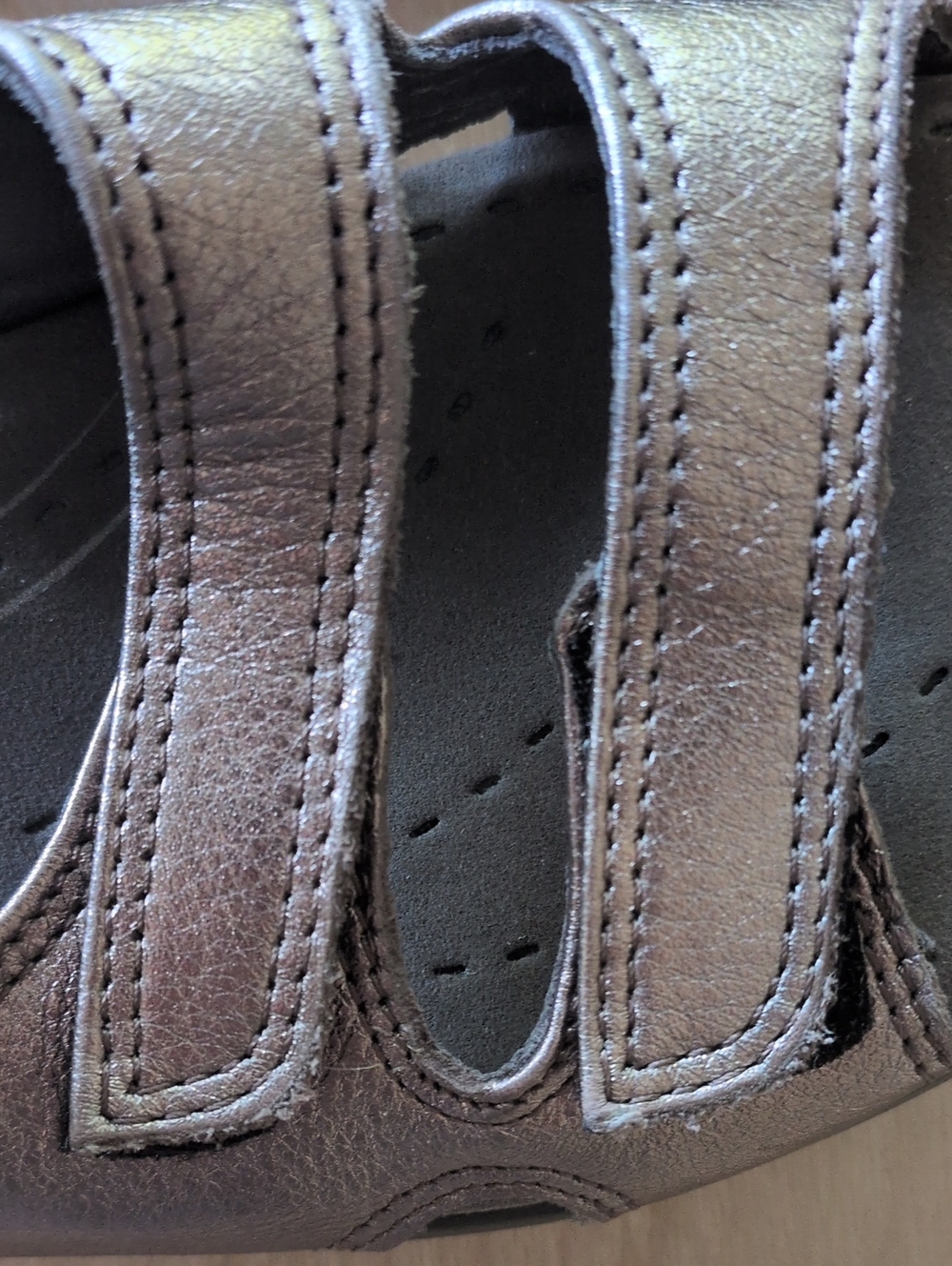 Clearance-closet! Ecco Three Strap Metallic Color Size 38  Sandals - - Picture 7 of 8